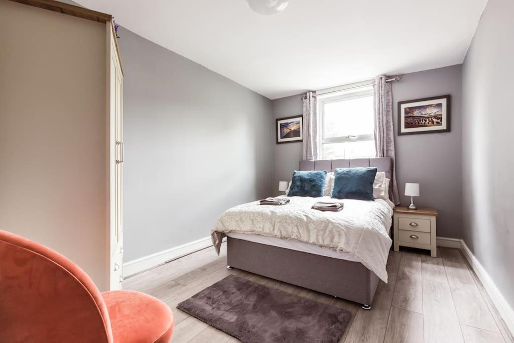 4 Bedroom House, 2 Min Walk From Station London Bagian luar foto