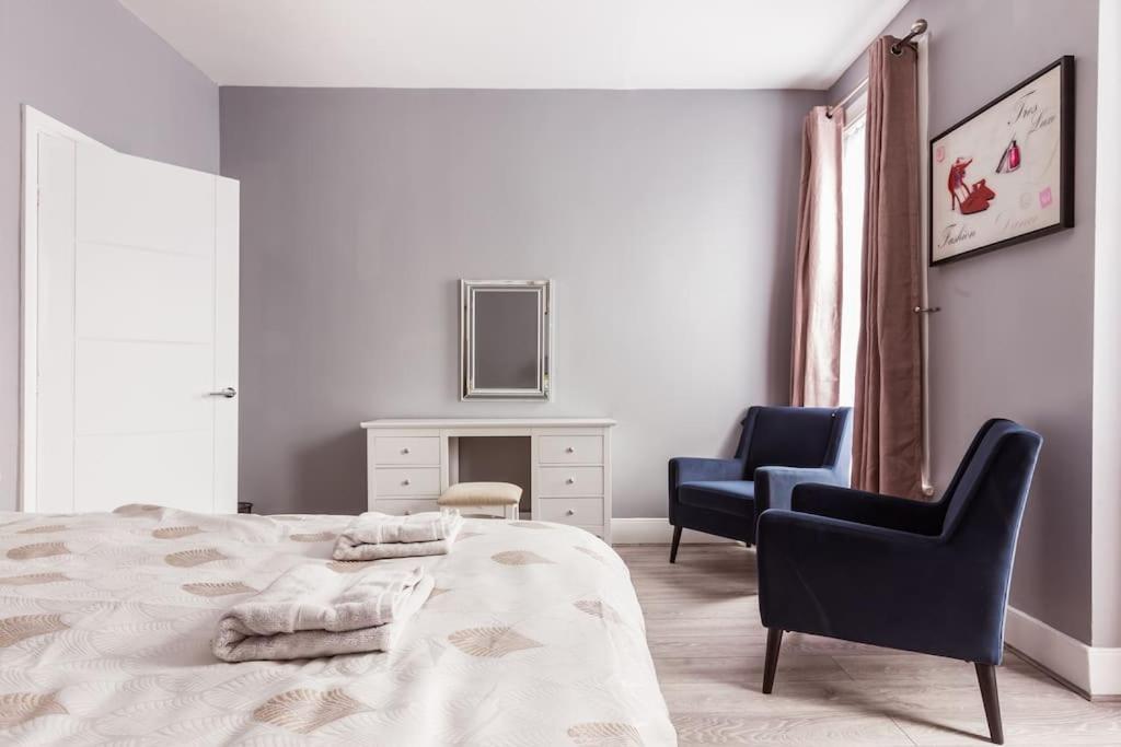 4 Bedroom House, 2 Min Walk From Station London Bagian luar foto